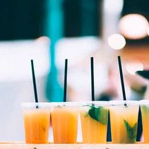 Alternative und nachhaltige Trinkhalme auf einen Blick