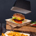 Take-Away-Burgerbox aus Palmbatt mit geöffnetem Papierdeckel und serviertem Burger