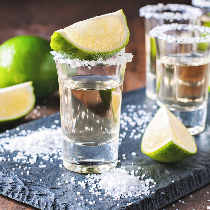 Shotgläser Set 12 Gläser inklusive Ausgießhilfe